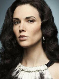 Laura Mennell